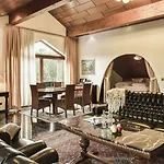 Отель Hotel-restaurant Barbarossahof 4*