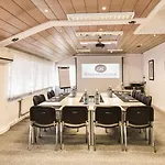 Отель Hotel-restaurant Barbarossahof 4*