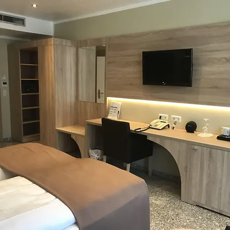 ومطعم بارباروساهوف فندق 4*