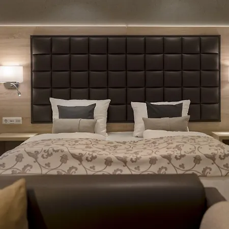 فندق ومطعم بارباروساهوف 4*