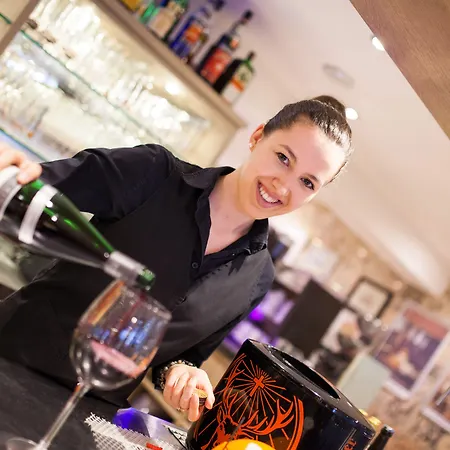 ومطعم بارباروساهوف فندق 4*