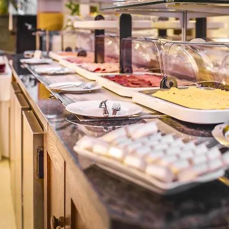 ومطعم بارباروساهوف 4*