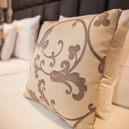 ومطعم بارباروساهوف 4*